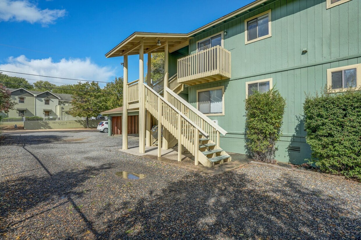 Foto principal - 2 Bed, 1 Bath Apartment in Downtown Prescott!