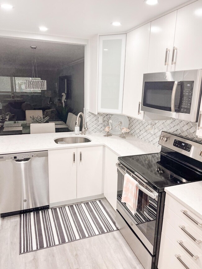 Foto del edificio - 5155 E Sabal Palm Blvd