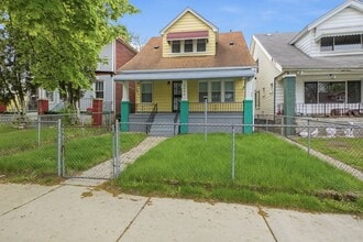 Building Photo - 5045 Fairview St