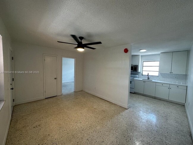 Foto del edificio - 458 SW 9th St