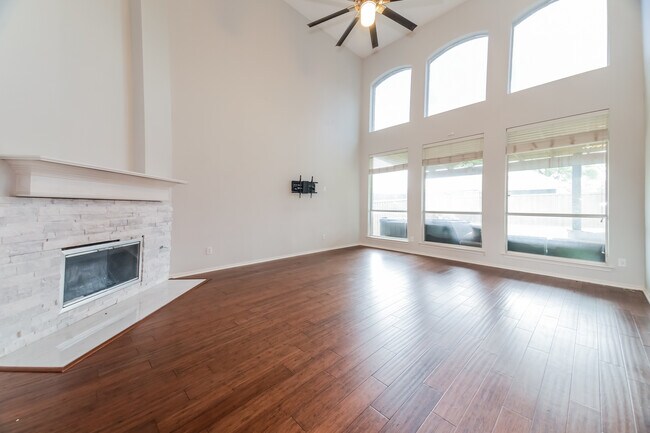 Building Photo - 8172 Peacock Ln