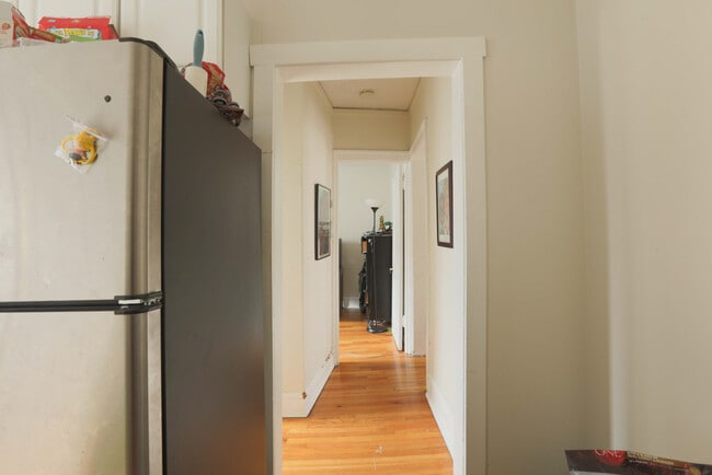 Building Photo - 837 W Cornelia Ave