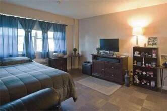 Building Photo - 20 Central St