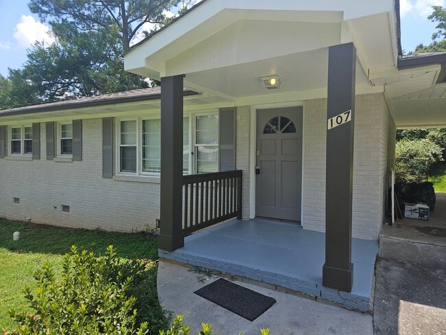 Building Photo - Renovated Marietta Brick Bungalow for Lease