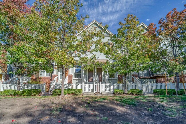 Building Photo - 3-Bedroom Townhome for Rent in Fremont!