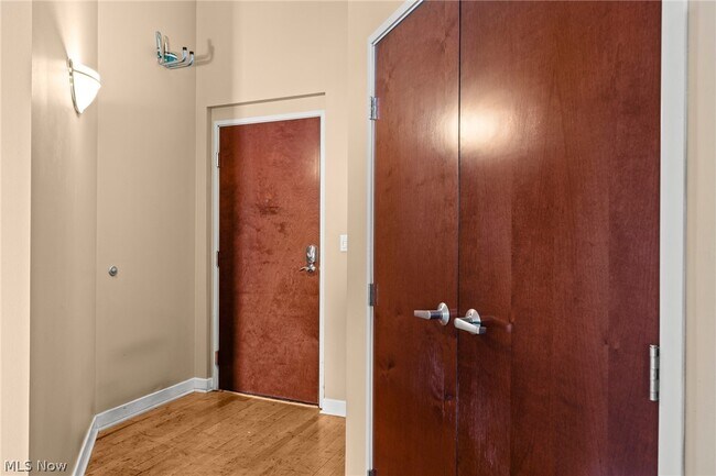 Foto del edificio - 1133 W 9th St