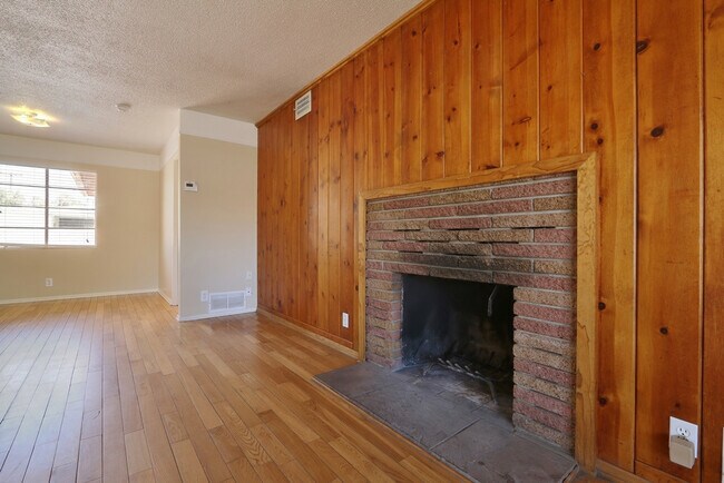 Foto del edificio - Spacious 3Bed/2Bath, 1-Story Ranch Home lo...