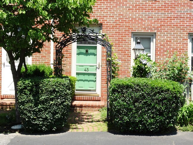 Building Photo - 43 Hilldale Dr