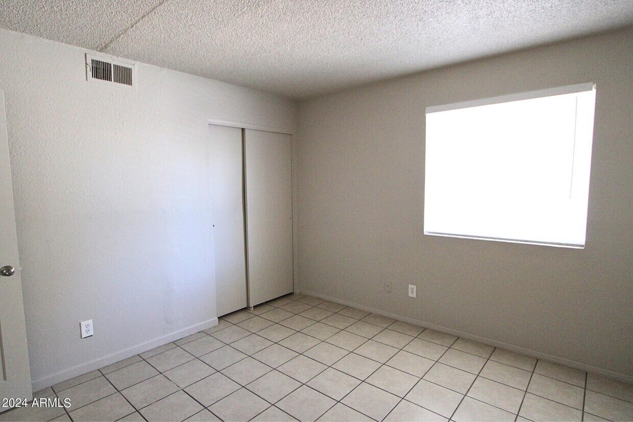 Foto del edificio - 2621 E Greenway Rd