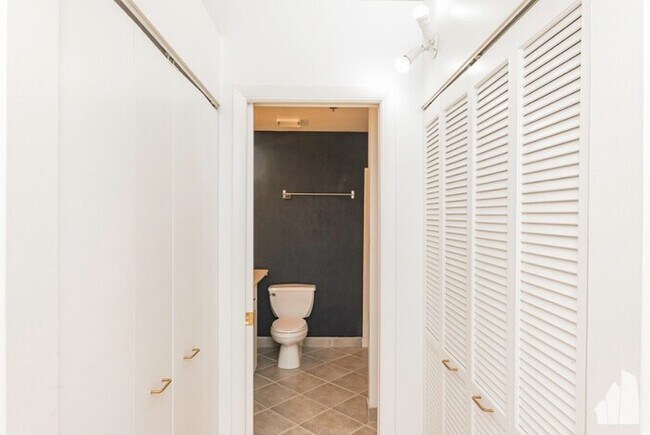 Foto del edificio - Beautiful Studio Condo in South Loop!