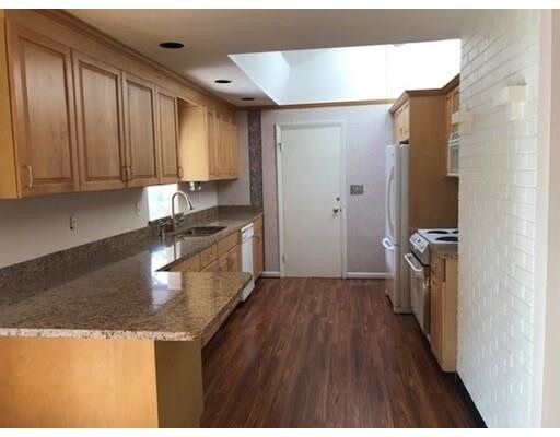 Building Photo - 7 Brookdale Ln
