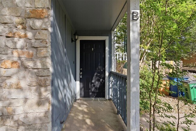 Building Photo - 8101 Dowling Cove
