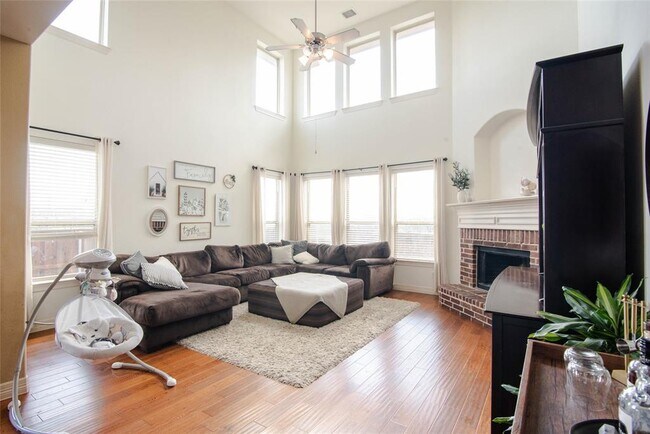 Foto del edificio - 9629 Planters Row Dr