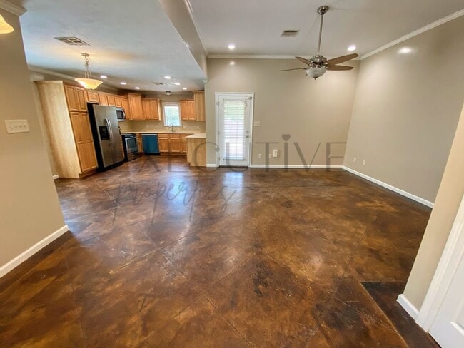 Building Photo - Stylish 3-Bedroom Off Ryan Street – Ready ...