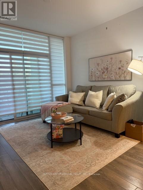 Photo du bâtiment - 375 Sea Ray Ave