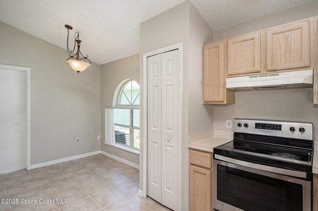Building Photo - 14515 Greydale Cir