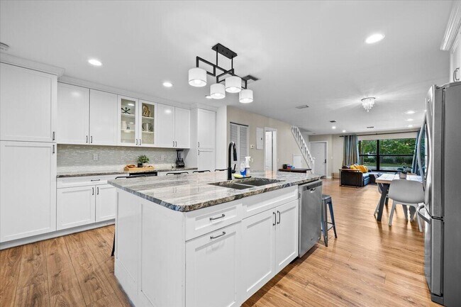 Building Photo - 1602 Montauk Dr
