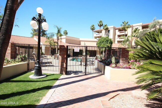 Foto del edificio - 4200 N Miller Rd