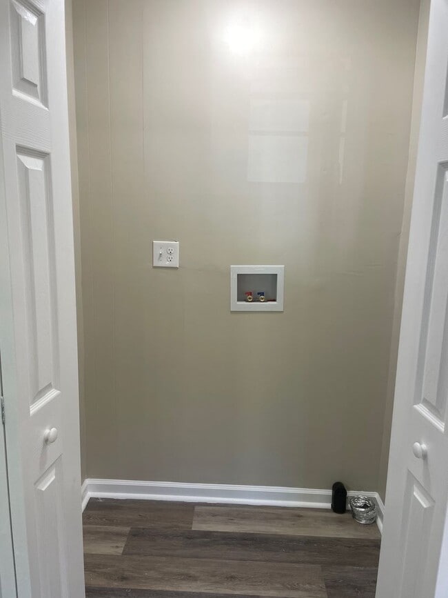 Building Photo - 1199