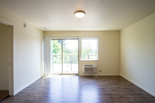 Foto del edificio - $250 OFF! Top Floor 1 Bdr w/Modern Amenities in SE + Pet Friendly!