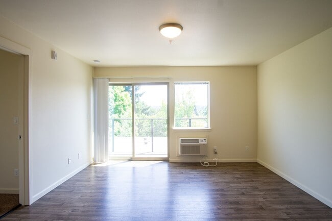 Building Photo - $250 OFF! Top Floor 1 Bdr w/Modern Amenities in SE + Pet Friendly!