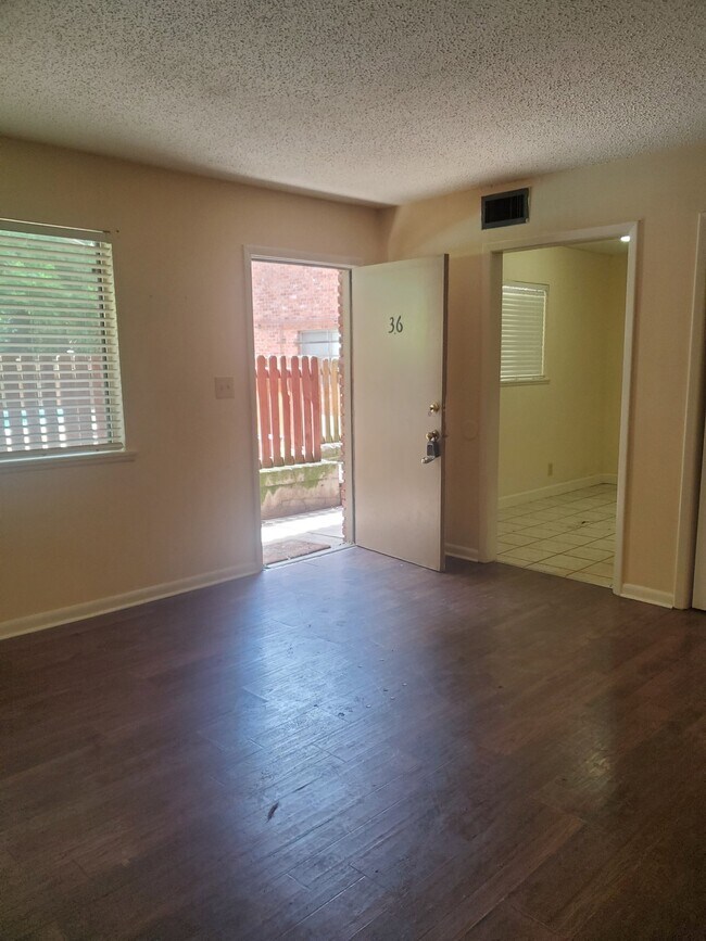 Foto del edificio - 1750 E Cherry St