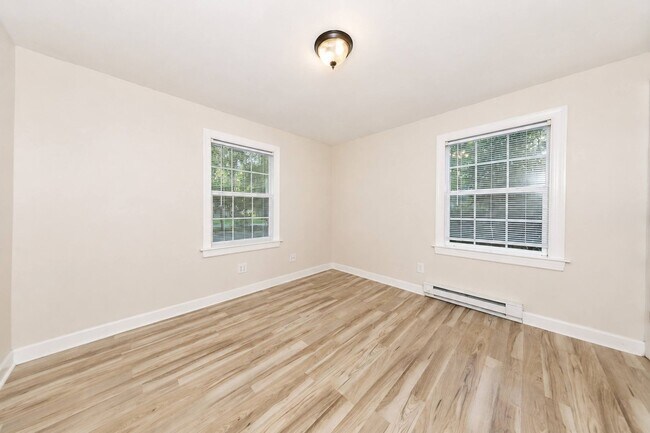 Building Photo - 104 Schenck Dr
