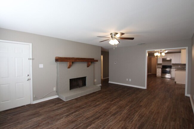 Building Photo - El Cerrito Place 8327/8329