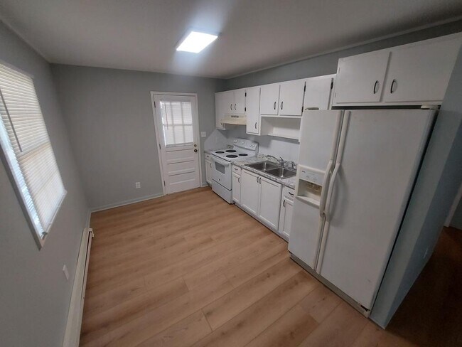 Building Photo - 914 Pine Cir Dr