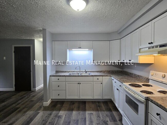 Foto del edificio - 16 Hillside Ln