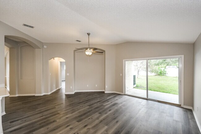 Building Photo - 1098 Maple Ln