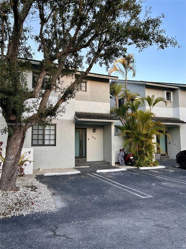 Building Photo - 3538 SW 17th St