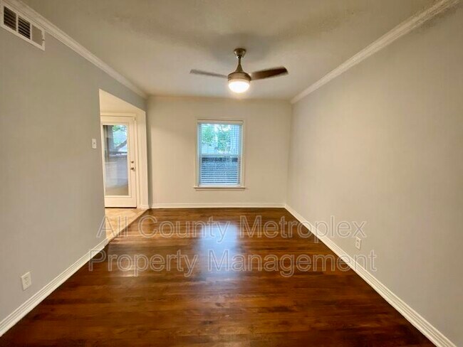 Building Photo - 6348 Bordeaux Ave