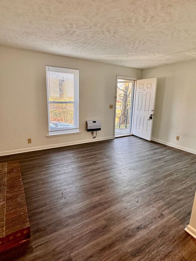 Photo - 5144-5158 Linbar Drive Apartment