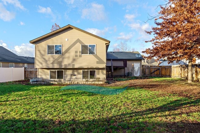 Building Photo - 4-Bedroom 2-Bathroom Home with Attached 2-...