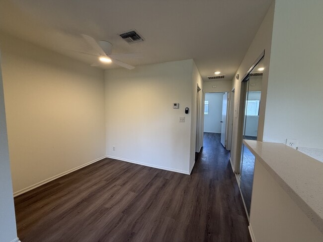 Building Photo - Windward Sherman Oaks