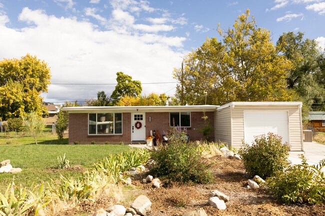 Building Photo - 1316 Kent Cir