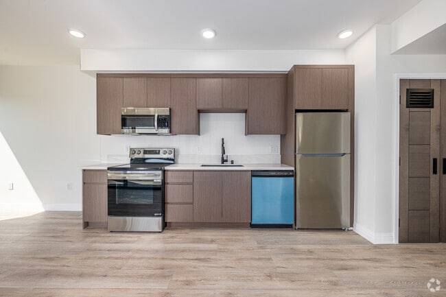2BR, 2BA - 900SF - Kitchen - Onyx154 Apartments