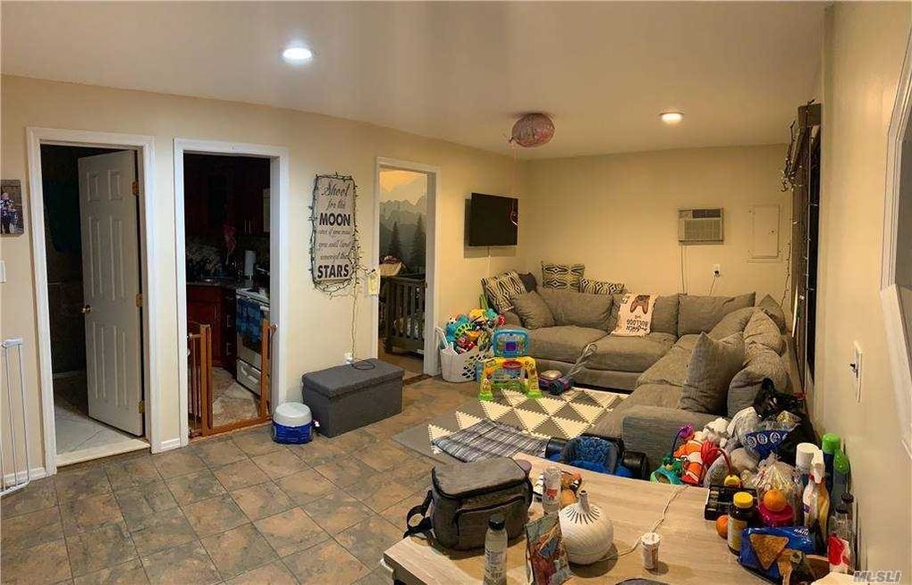 Living area - 98 Stewart Ave