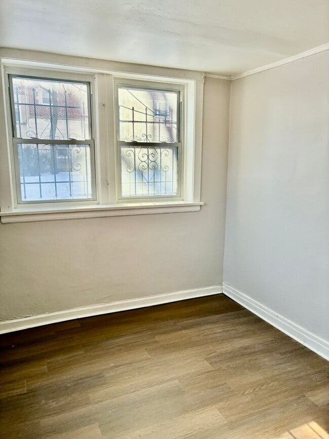 Foto del edificio - 6900 S Jeffery Blvd