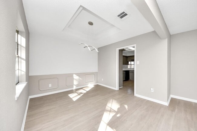 Building Photo - 6222 Vickijohn Dr