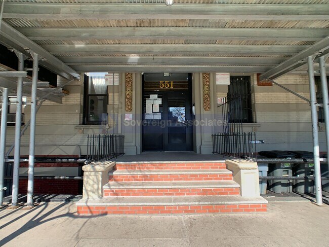 Foto del edificio - 100 Audubon Avenue