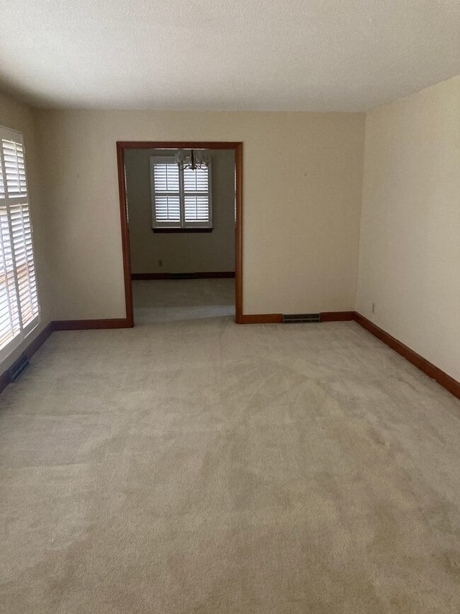 Foto del edificio - 669 McGregor Rd