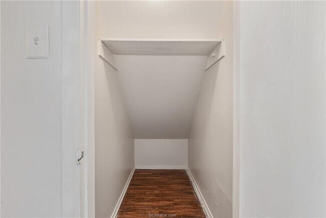 Building Photo - 2401 Bosque Dr
