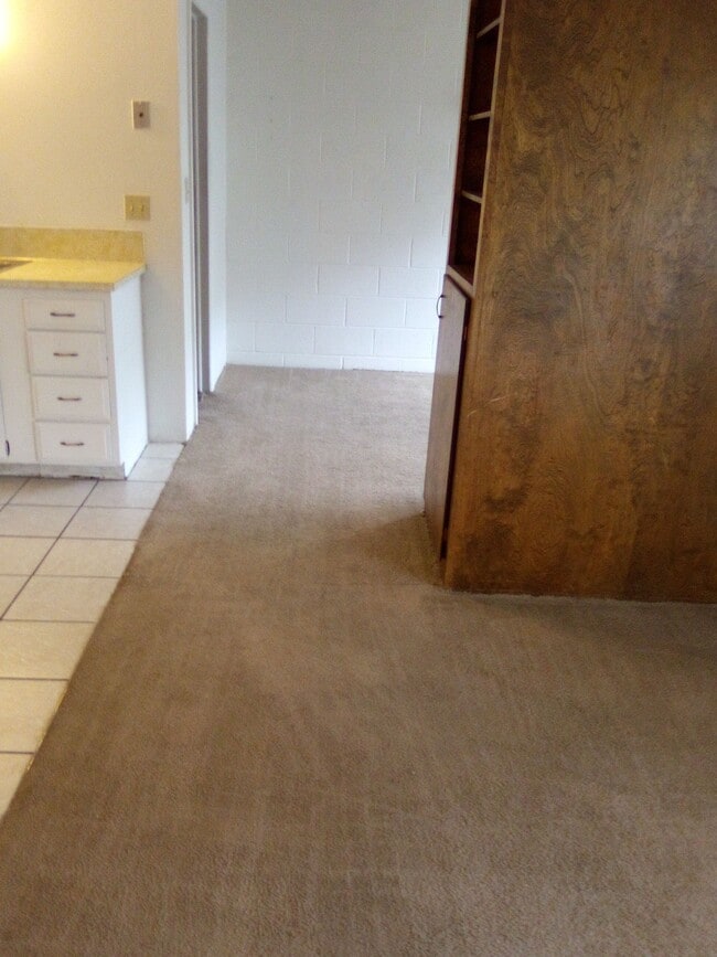 Sala de estar - 1051 S 4th Ave