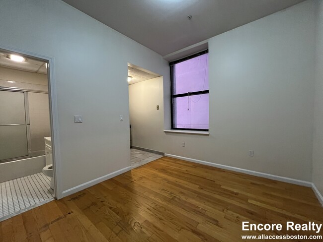 Building Photo - 11 Edinboro St