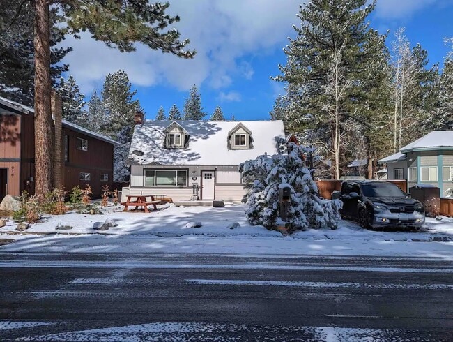 Building Photo - 910 Creekwood Dr