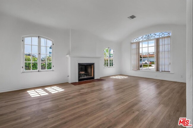 Building Photo - 316 S Wetherly Dr