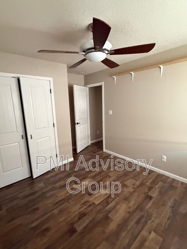 Building Photo - 2713 SE Taurus Ct