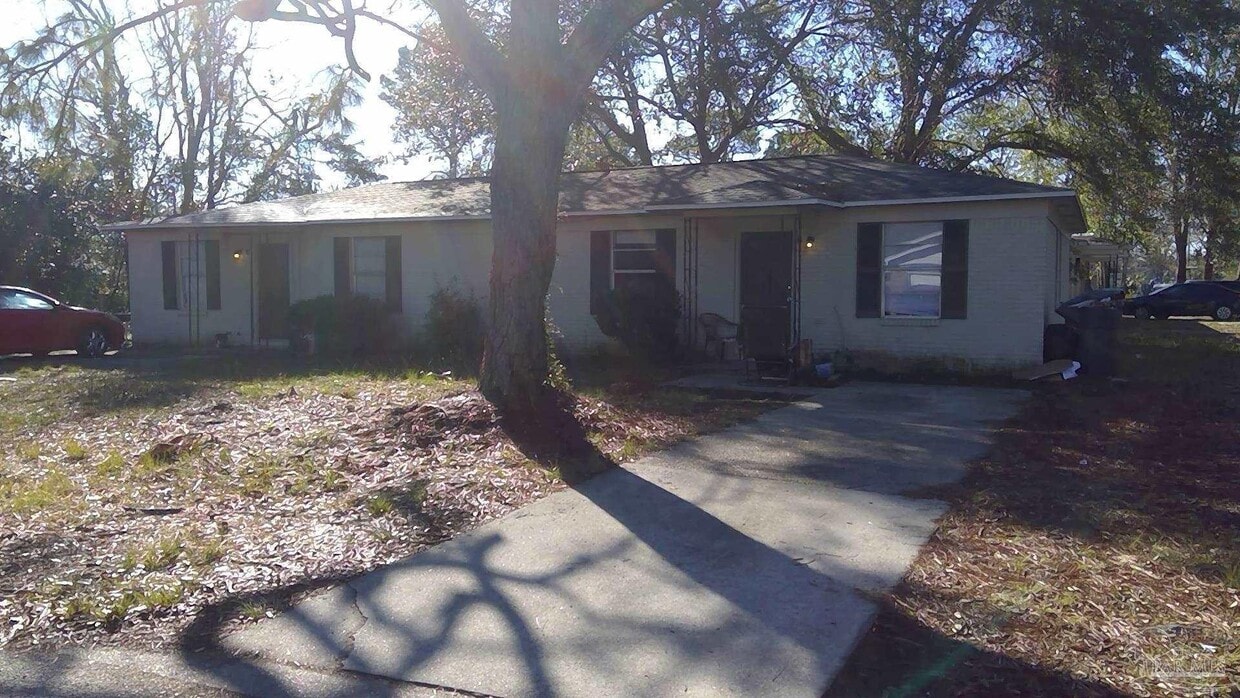 Foto principal - 912 Calhoun Ave